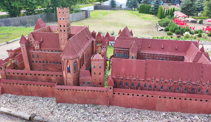 PARK MINIATUR MAZUROLANDIA – MAZURSKI PARK ATRAKCJI