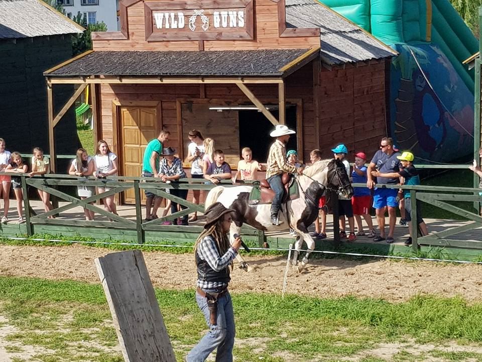 37488621_687635741588649_6643952938169401344_n