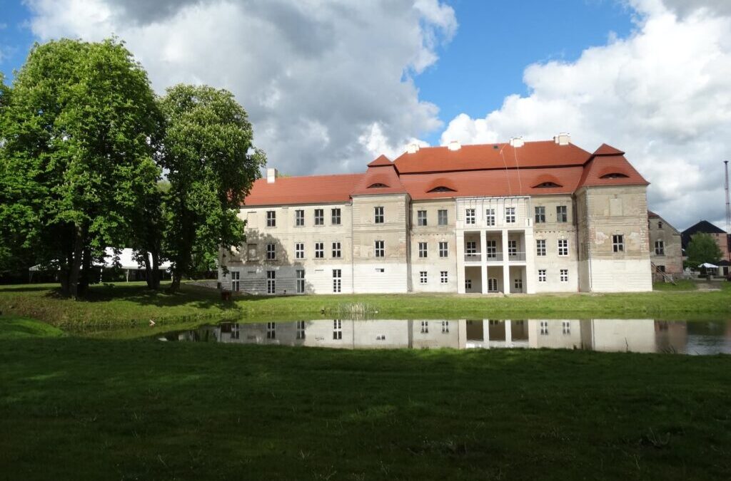 PAŁAC W SIEMCZYNIE K. CZAPLINKA