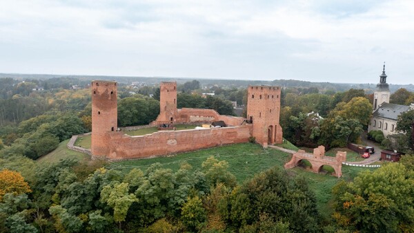 ZAMEK W CZERSKU K. GÓRY KALWARII