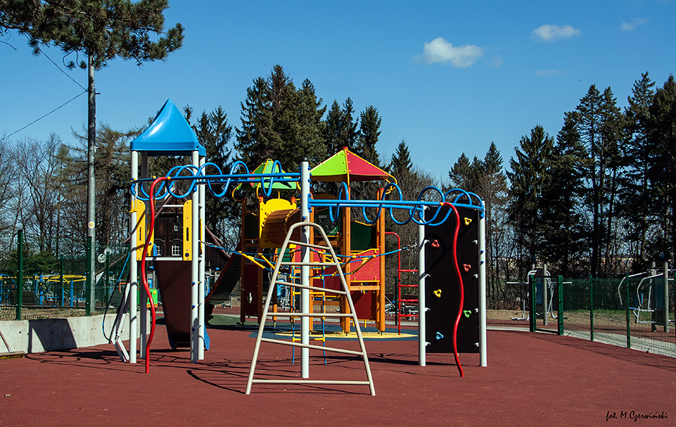 MIEJSKI PLAC ZABAW SZCZAWNO-ZDRÓJ