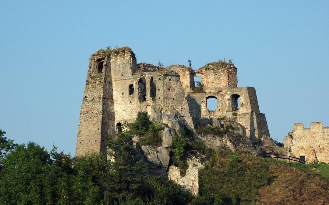 ZAMEK KAMIENIEC W KORCZYNIE – ODRZYKONIU