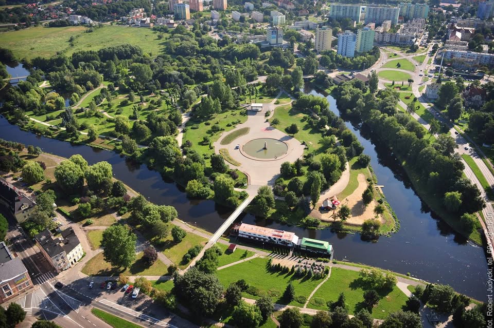 PIŁA – PARK NA WYSPIE I PLAC ZABAW