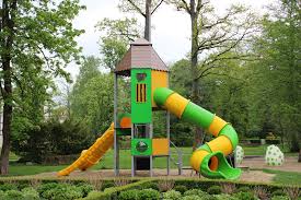 PLAC ZABAW W PARKU – POŁCZYN-ZDRÓJ