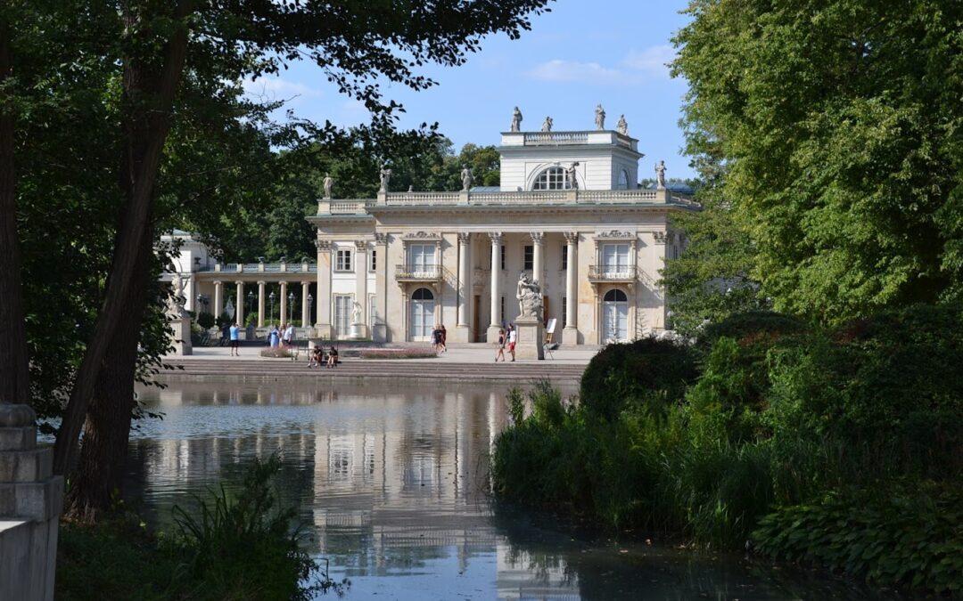 PAŁAC W ŁAZIENKACH KRÓLEWSKICH W WARSZAWIE