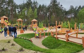 LEŚNA OAZA – DUŻY PLAC ZABAW I REKREACJI