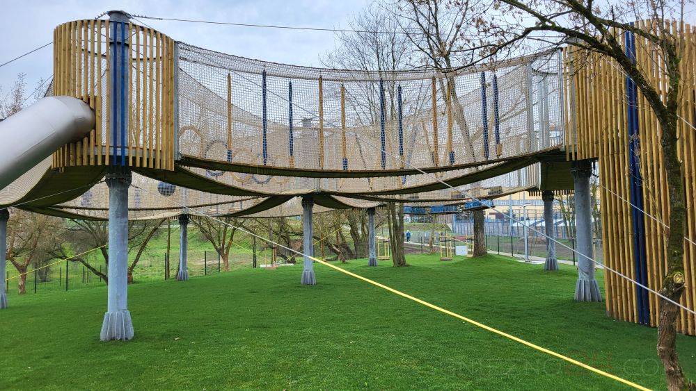 PARK LINOWY I PLAC ZABAW NAD JEZIOREM – GNIEZNO